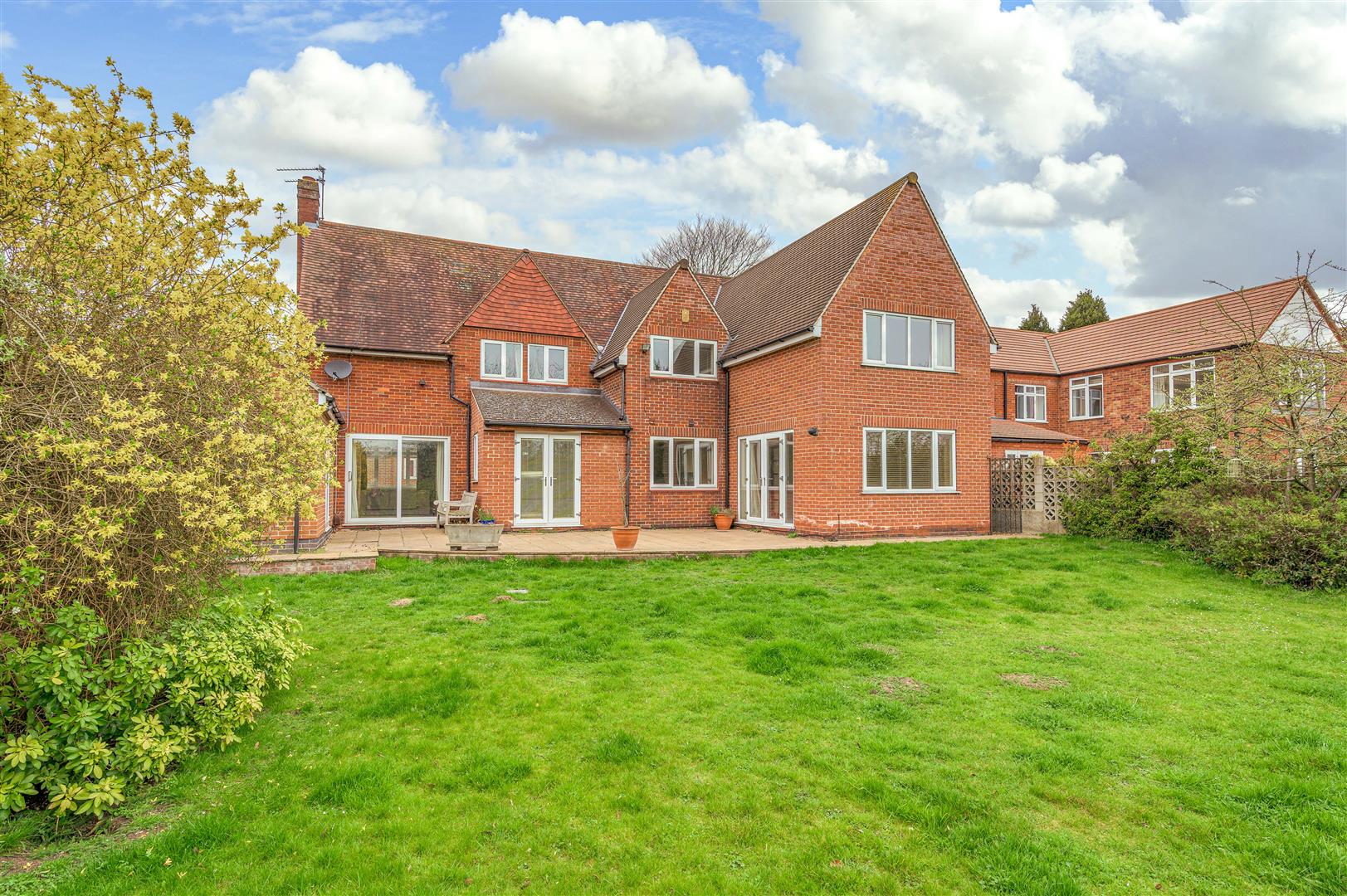 5 Bedroom Property For Sale in Grantham, Manthorpe Road £500,000